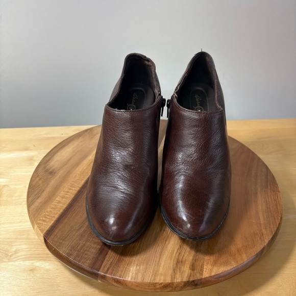 Chic Brown Leather Ankle Booties - Picture 1 of 9
